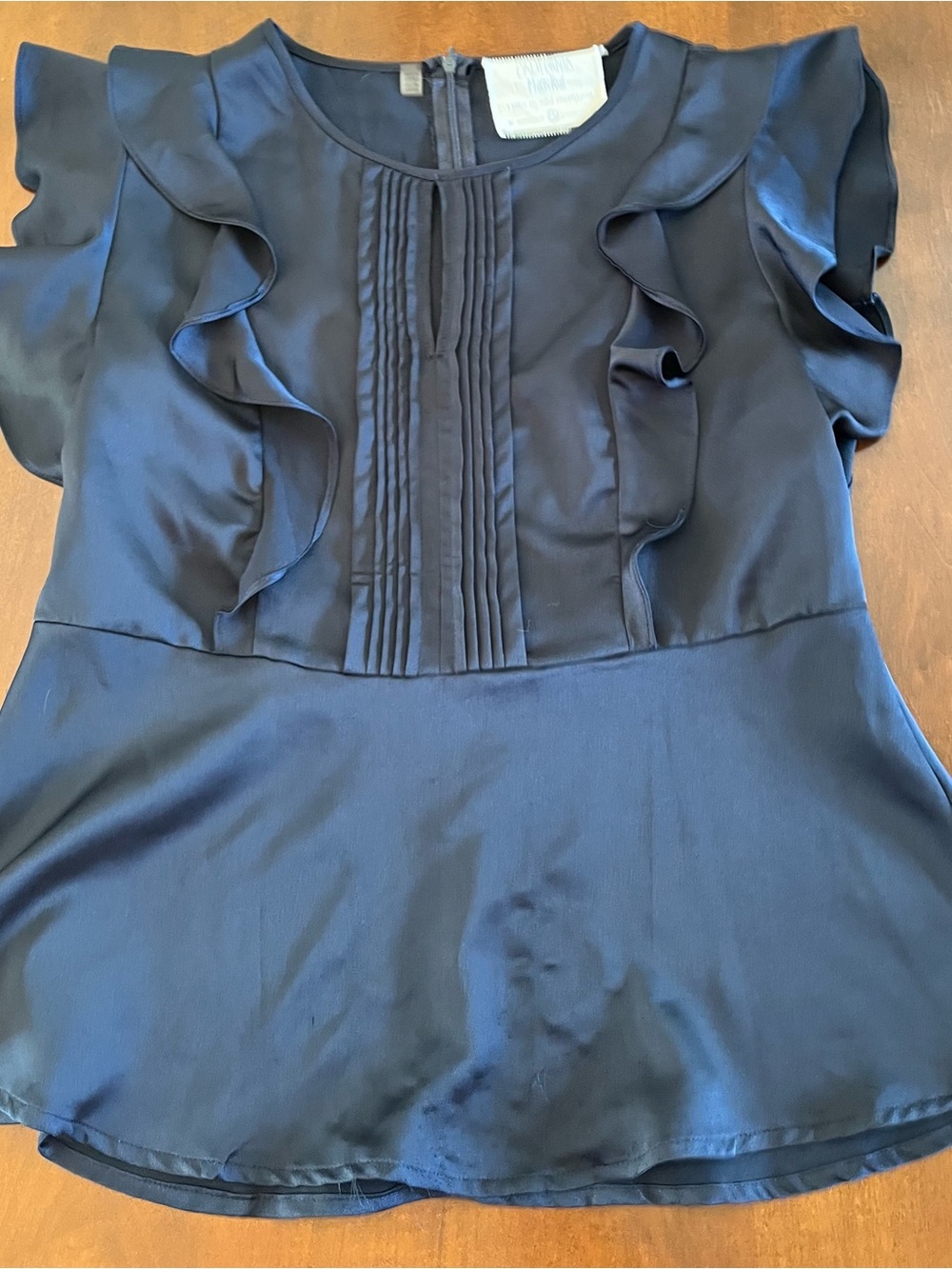 CALIFORNIA MOONRISE Blouse
SZ-L Navy Satin - Frills & Pleats